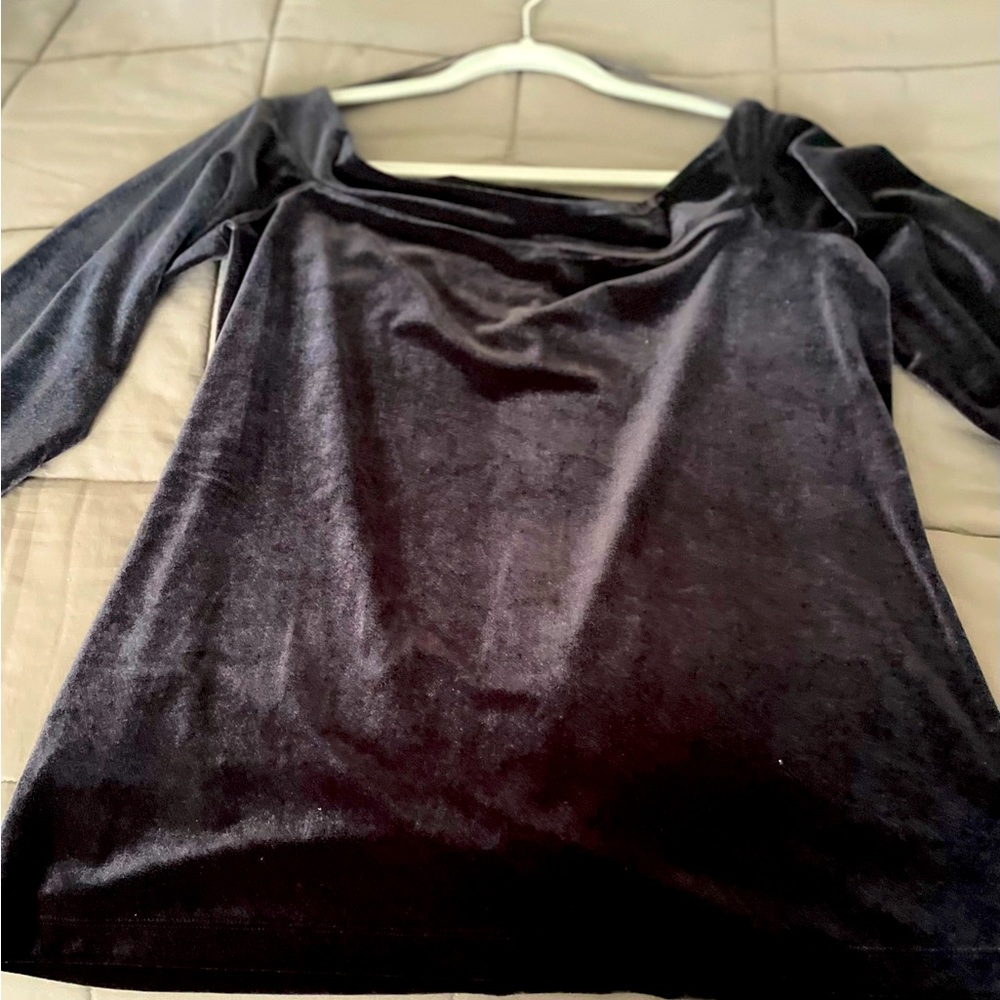 Ladies velvet feel top.
